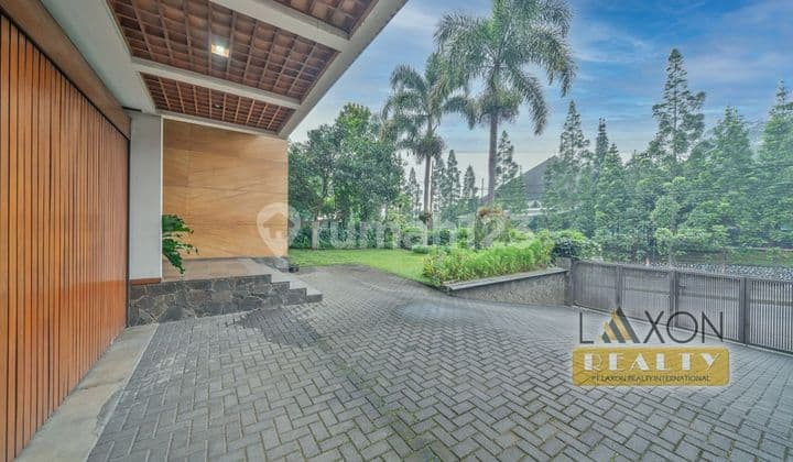 Rumah Mewah di Dago Mainroad Bandung Kota