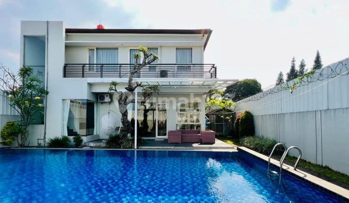 Rumah Lux ada kolam renang di sayap Sukajadi Bandung