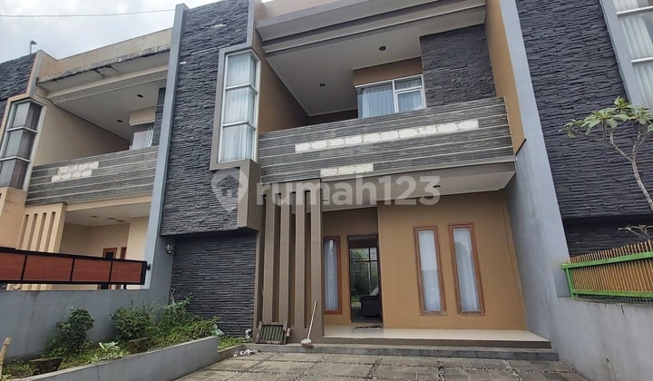 Well-Maintained Villa House in Lembang Near Parkzoo