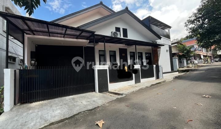 Rumah Terawat di Sayap Dago Dekat Tubagus Ismail