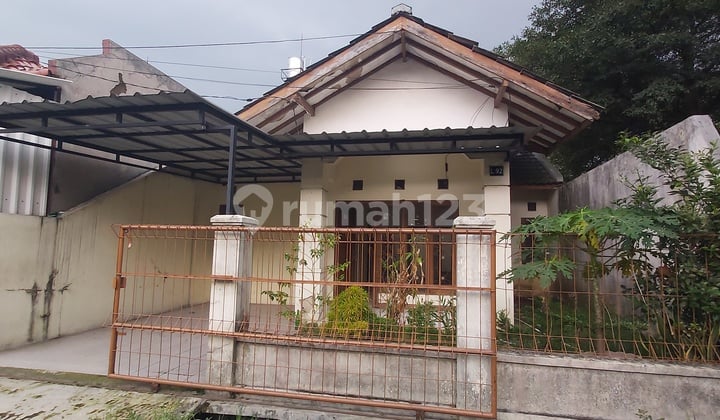 Minimalist House in Taman Cibaduyut Indah
