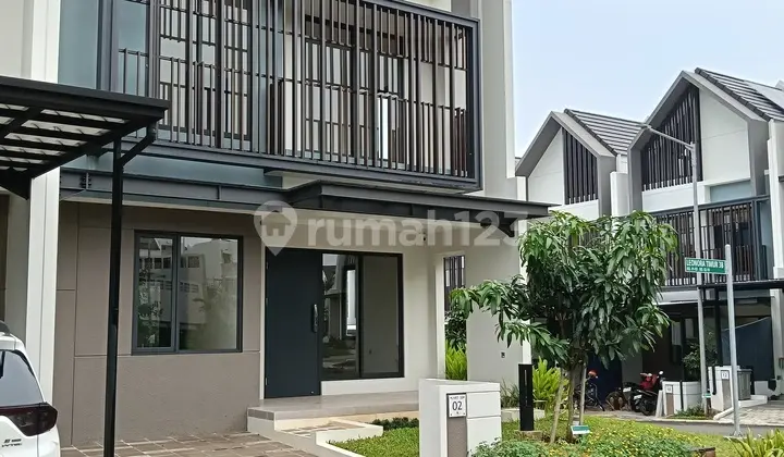 House For Sale With 3-Story Building Including Attic Room