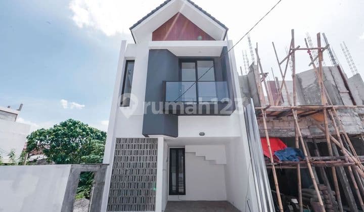 Ready-to-Occupy House 12 Minutes to Eka Hospital Margonda Facing South J39305