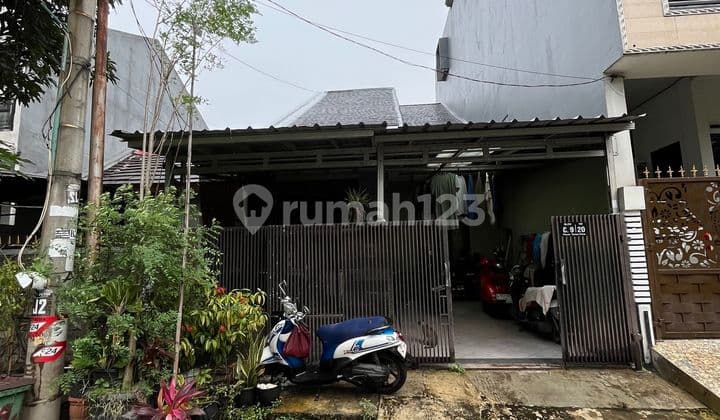 Rumah Terawat 5 Menit ke Lagoon Avenue Mall Bekasi Bebas Banjir J46905
