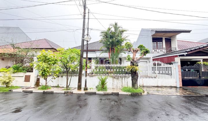 Rumah Luas SHM 10 Menit ke Cinere Bellevue Mall Dibantu KPR J30804