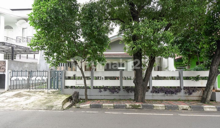 Rumah Luas Strategis 15 Menit ke Lagoon Avenue Mall Bekasi SHM Siap KPR J-40735