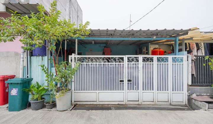Rumah Hadap Utara SHM 10 menit ke Rumah Sakit Tiara Bekasi J-35635