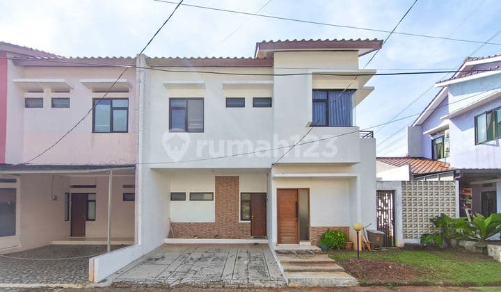 Rumah Strategis 14 Menit ke Cinere Bellevue Mall SHM Siap Huni J36087