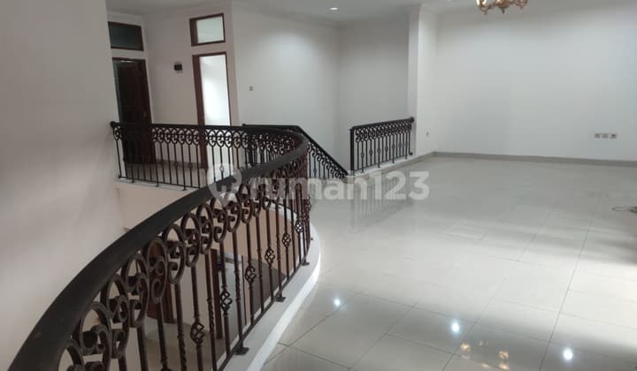 Rumah mewah Bagus Setraduta 2 Lantai Siap Huni