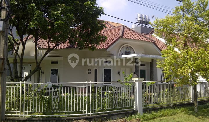 FOR SALE SCANDINAVIAN-STYLE HOUSE HOOK COMFORTABLE AND SERENE IN BATUNUNGGAL