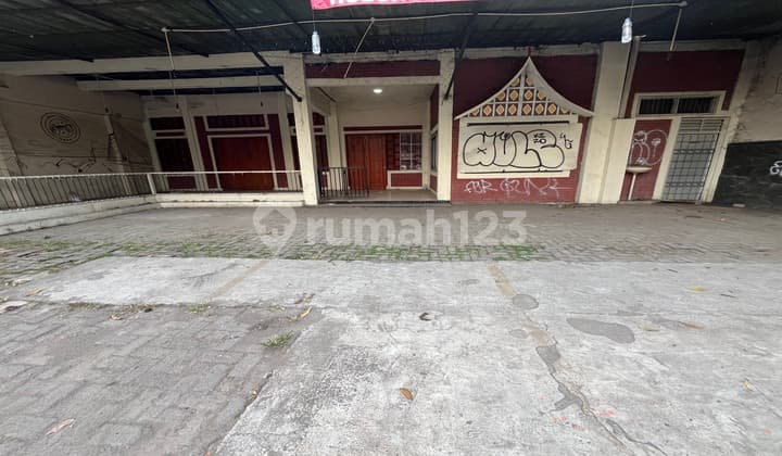 DISEWAKAN BANGUNAN TEMPAT USAHA DI PUSAT KERAMAIAN JALAN TERUSAN BUAH BATU