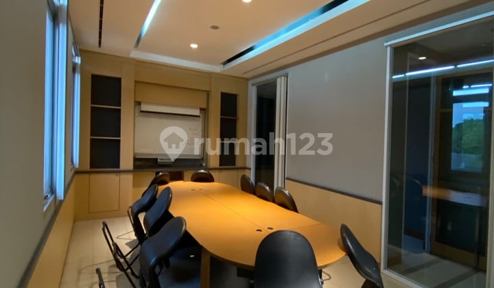Gedung / Kantor 3 Lantai Full Furnished Siap Pakai Sangat Bagus Sekali Harga Nego Sampai Deal