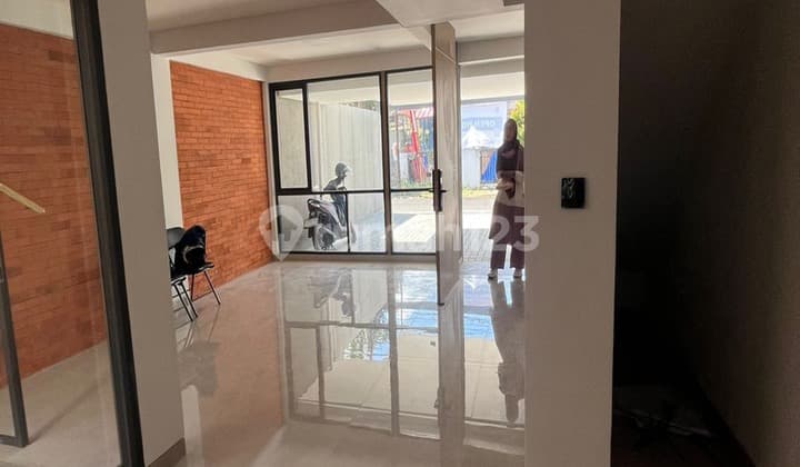 New 2-Story Modern Minimalist House, Highly Strategic Location in City Center, Access to Main Road, Turangga, Bandung.