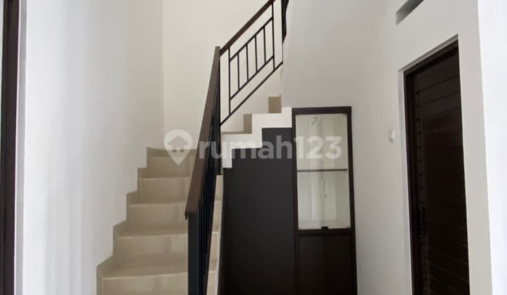 Baru Minimalis 2 Lantai Tengah Kota Lokasi Strategis Akses Jalan Besar