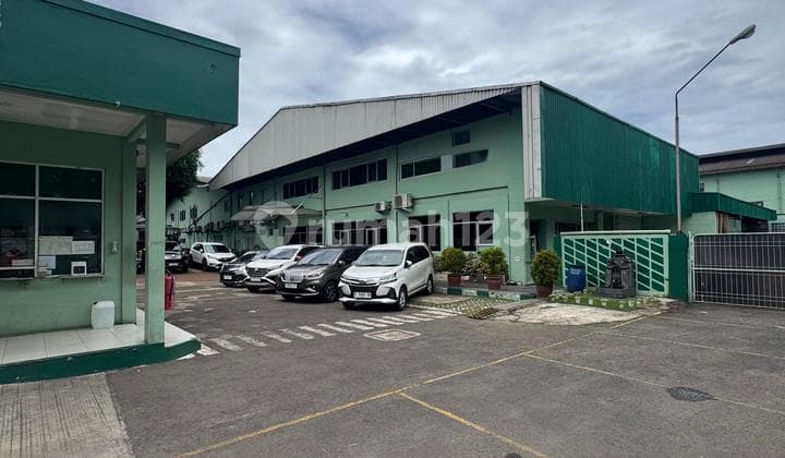 Commercial Factory Building in West Bekasi Industrial Area Accessible for 40-Foot Containers