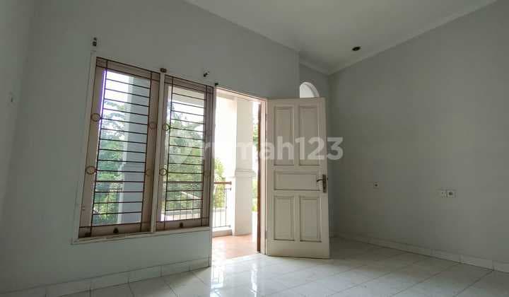 Jual Cepat Rumah Bagus di Taman Cosmos Jakarta Barat