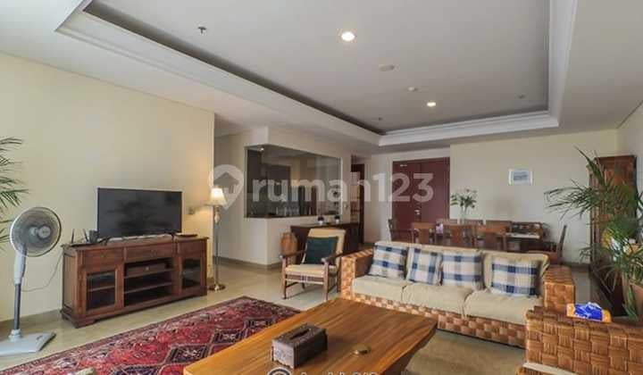 Inti Darmawangsa 3 BR + Private Lift Furnished H001