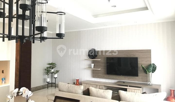 District 8 Senopati Apartment 3 BR Fully Furnished (OT01)