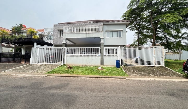 Rumah Boulevard Jln Utama Mewah Megah bisa Usaha di Legenda Wisata Cibubur