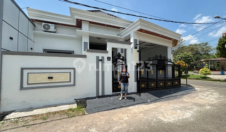 Rumah Modern Klasik Mewah Megah Sultan Hoek Samping Masjid