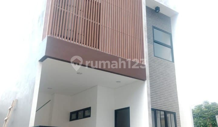 House for Sale in Matraman, East Jakarta Near Green Pramuka Mall