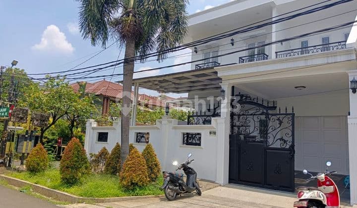 Luxurious and comfortable house, on Bazooka street near Puri Beta.