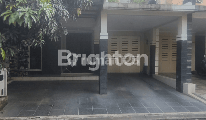 Rumah Strategis Full Furnished dengan 5 Kamar di Modernland, Tangerang