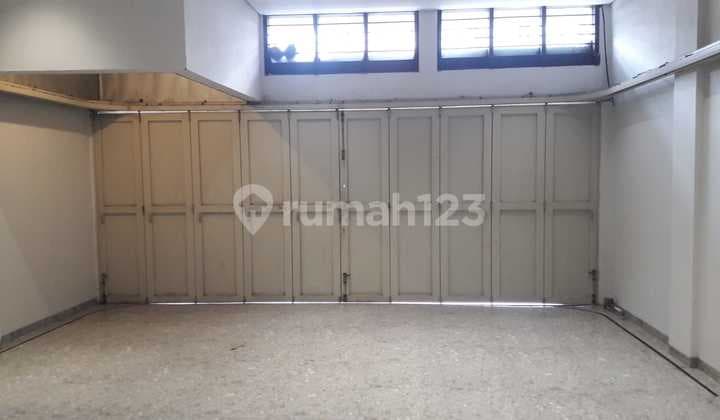 Shophouse on Dalem Kaum Street, Regol, Bandung City