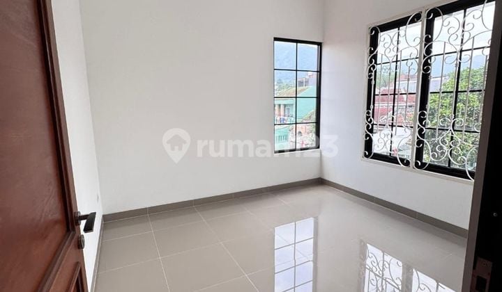 Rumah Modern 2 LT Strategis Lingkungan Asri di Sentul City - SHM
