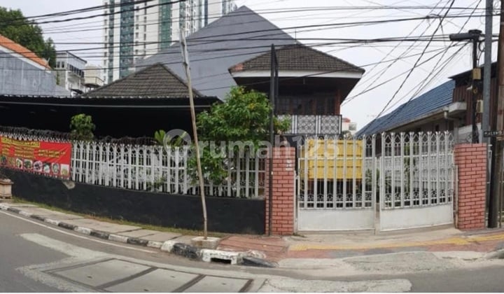 Rumah Besar Plus Paviliun Harga Bawah NJOP Salemba Jakpus - SHM