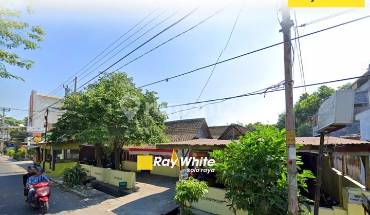 Land for sale in a strategic location in the center of Solo city. Land for sale in a strategic location in the center of Solo city.