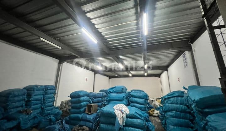 Eagle Sea Warehouse 10x24m, Goods Lift, 3 Floors, Full Building