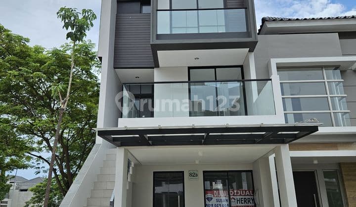 Available for KPR, Brand New 5x15 Golf Island House 3 Floors