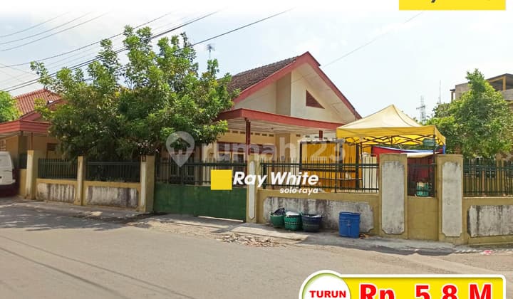 Rumah Klasik di Laweyan Lokasi Premium Dekat Kampus dan Mall