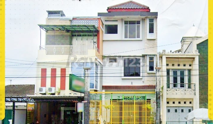 3-Story Shop House on Jl Lawu Bejen Karanganyar, Suitable for Office Use