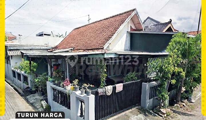 Rumah Hook di Krobokan Semarang Akses Jalan Lebar Siap Pakai