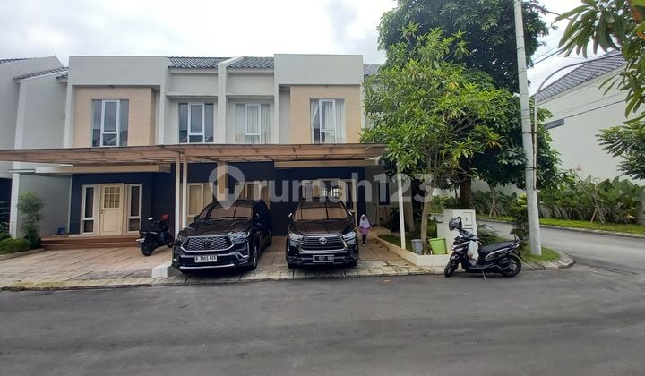 Translated to English: "2-Storey Furnished House in Elite One-Gate Cluster in Kartasura"