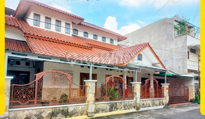 Rumah 2 Lantai Siap Pakai di Penumping Laweyan Dekat Mall