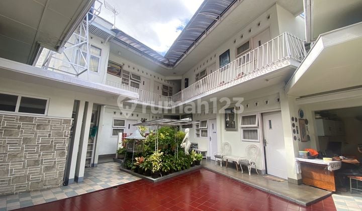 RUMAH ANTIK ASRI TERAWAT SIAP HUNI DI PUSAT KOTA BANDUNG SAYAP RIAU BANDUNG