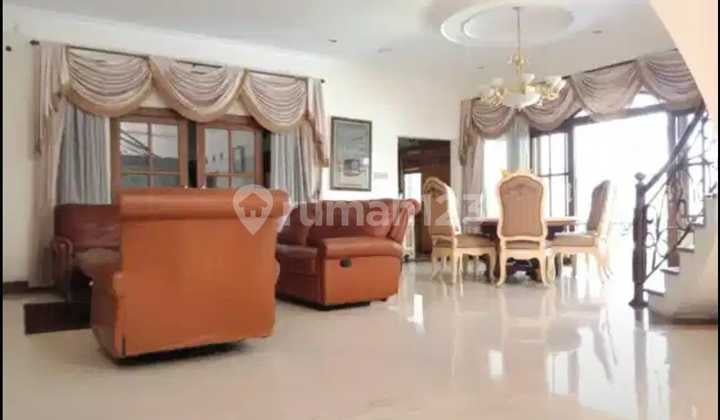 RUMAH MEWAH MODERN 3 LANTAI SIAP HUNI DI CIPAGANTI BANDUNG