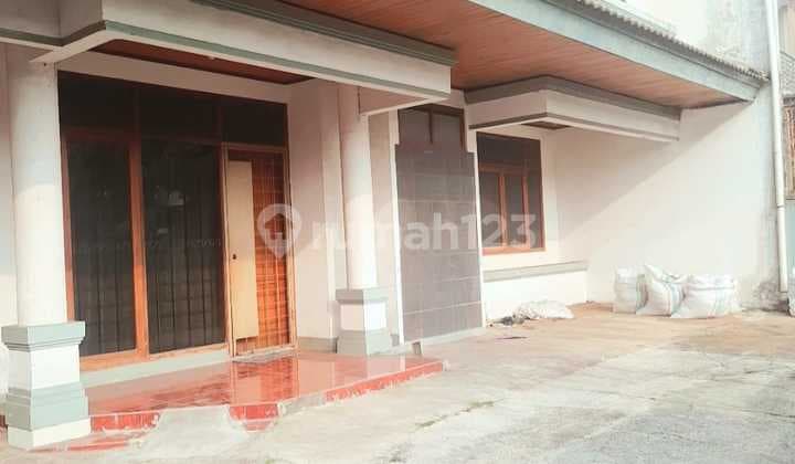 Disewakan Rumah Nyaman Minimalis 2 Lantai Siap Huni di Setrawangi Bandung