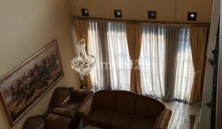 Rumah Bagus 2 Lantai Full Furnished Lingkungan Nyaman Siap Huni di Setraduta Bandung