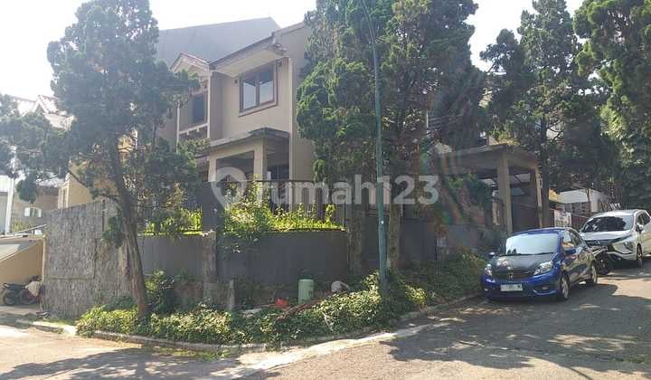 Translation: "Spacious House Land Area at Setraduta Cemara Bandung"