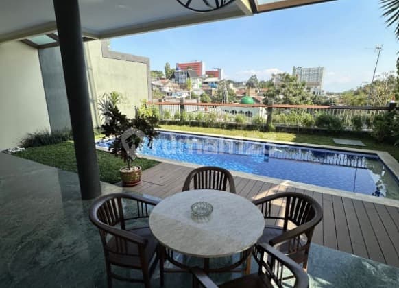 Rumah Cantik Mewah 3,5 Lantai Full Furnished Siap Huni Di Ciumbuleuit Bandung