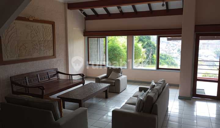 Rumah Cantik Terawat 3 Lantai Lingkungan Nyaman Siap Huni Di Cipaku Indah Bandung