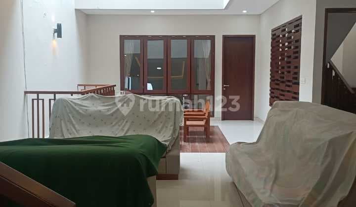 Rumah Luas Nyaman 2 Lantai Siap Huni di Setraduta Bandung