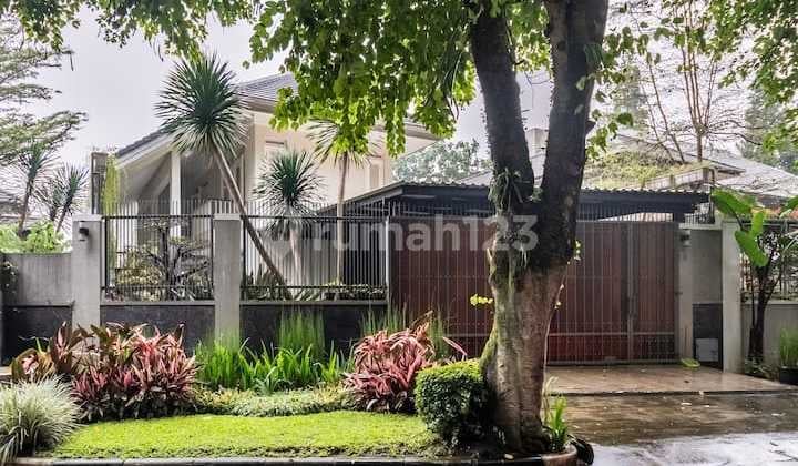 Rumah Mewah 3 Lantai Full Furnished Lingkungan Sejuk Nyaman Siap Huni di Ciumbuleuit Bandung