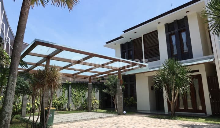 Rumah Mewah Minimalis Modern 3,5 Lantai Full Furnsihed Di Ciumbuleuit Bandung