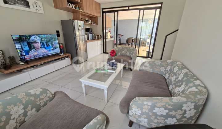Rumah Keren Asri Nyaman Minimalis Modern Full Furnished Siap Huni di Tatar Punawangi Kota Baru Parahyangan Kbp Bandung