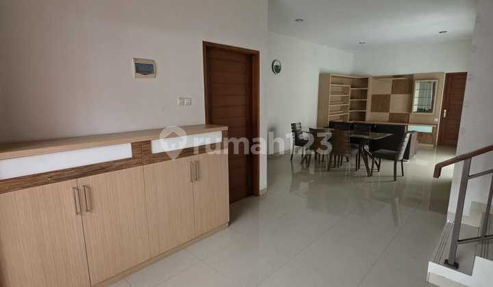 Rumah Bagus 2 Lantai Full Furnished Siap Huni di Setraduta Bandung
